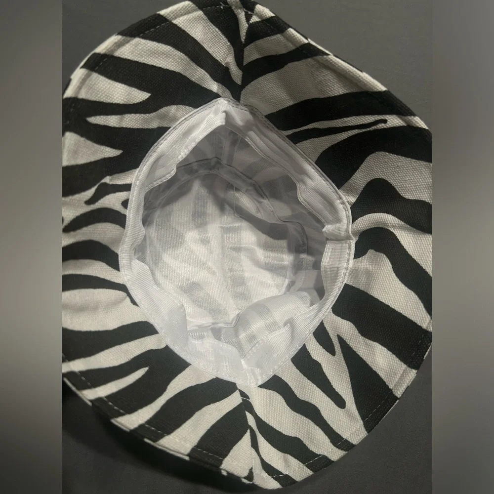 SHEIN Zebra Print Bucket Hat - Picture 4 of 4